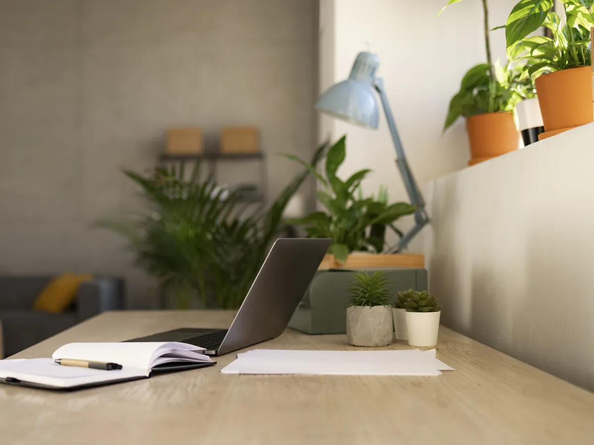Desk-laptop-notebook-1200x900